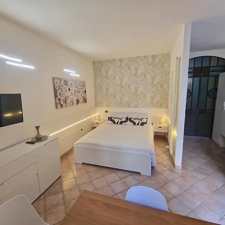 דירה La Fenice Grazioso In Centro Con Cortile Privato פורלי